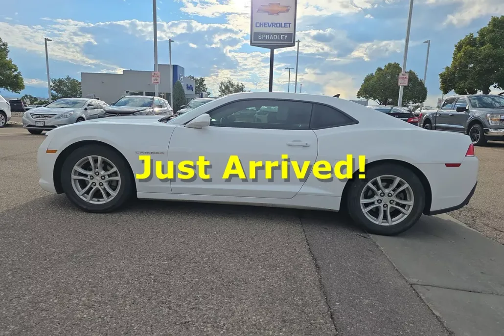 2015 Chevrolet Camaro 1LT photo 1
