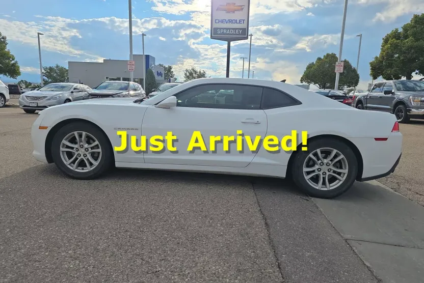 2015 Chevrolet Camaro 1LT photo 1