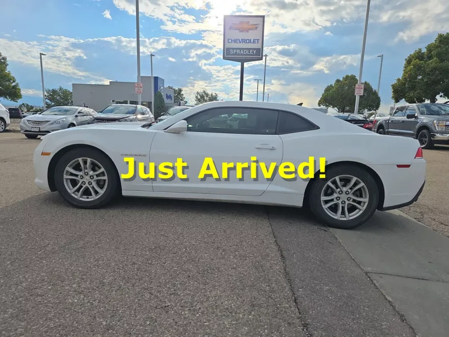 2015 Chevrolet Camaro 1LT photo 1