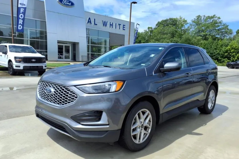 2023 Ford Edge SEL photo 1