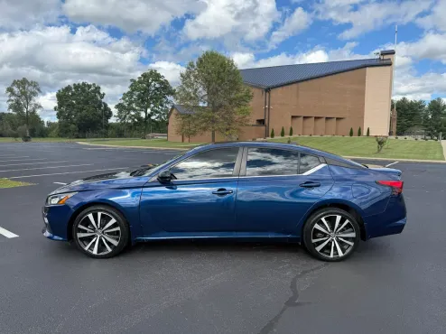 2019 Nissan Altima SR photo 4