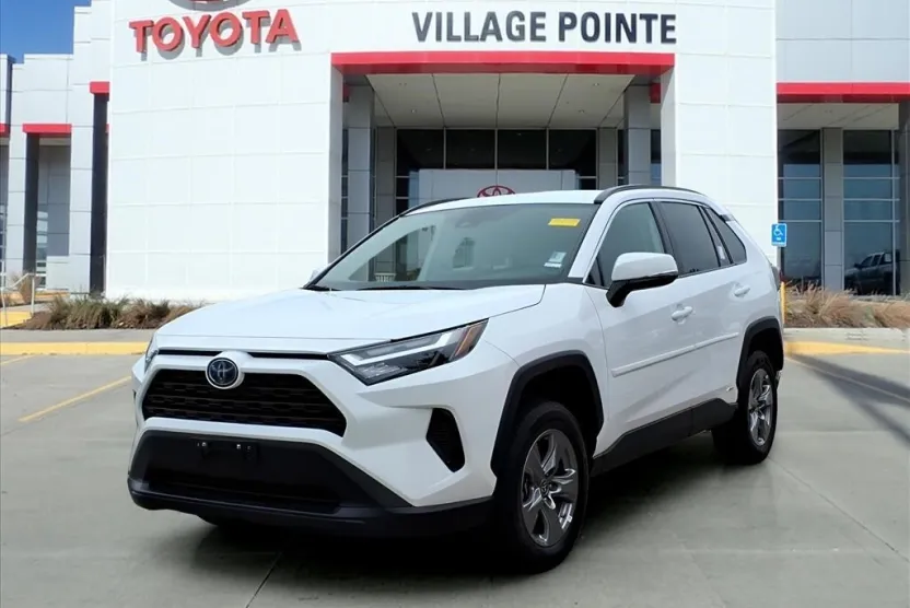 2024 Toyota RAV4 Hybrid LE photo 1