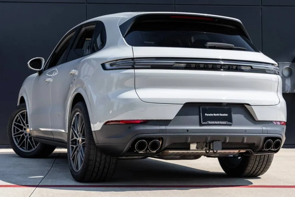 2025 Porsche Cayenne Base photo 1