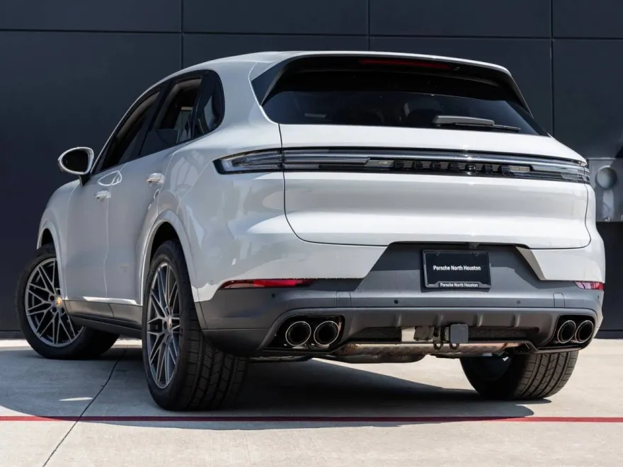 2025 Porsche Cayenne Base photo 1