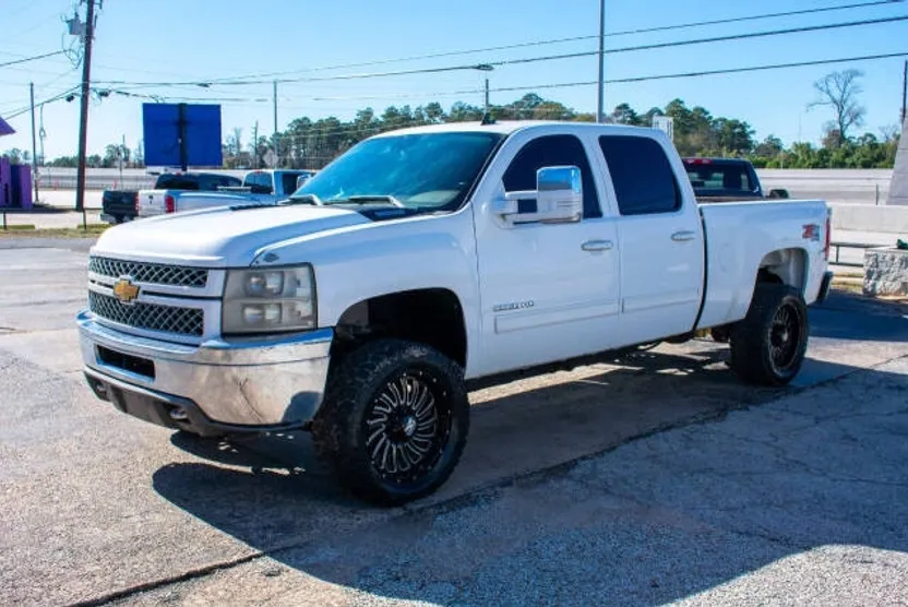 2012 Chevrolet Silverado LT photo 1