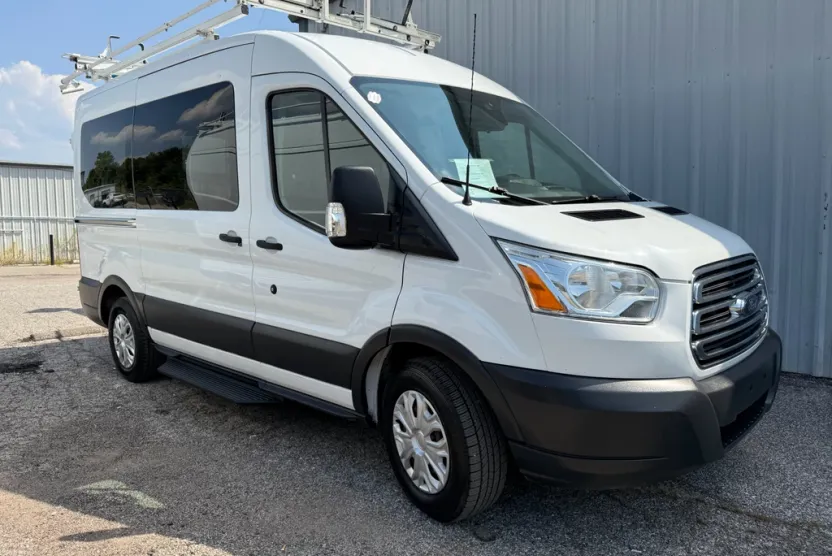 2018 Ford Transit XLT photo 1