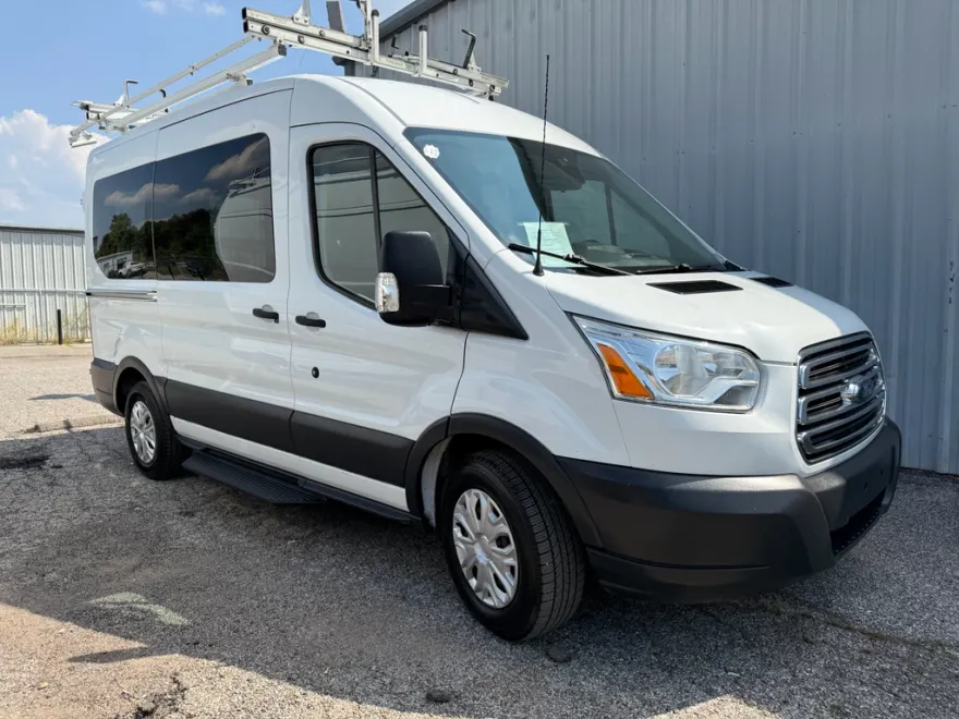 2018 Ford Transit XLT photo 1
