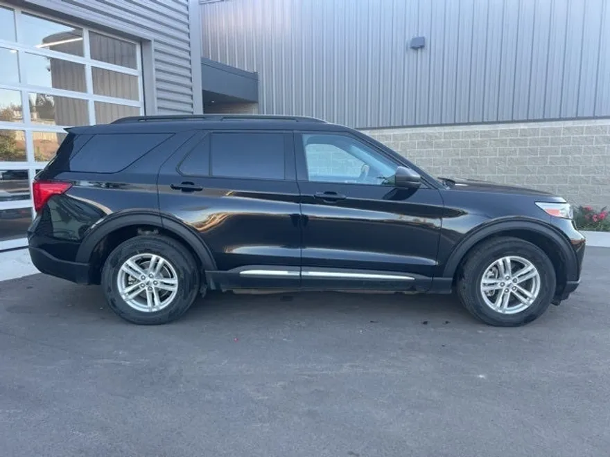 2022 Ford Explorer XLT photo 1