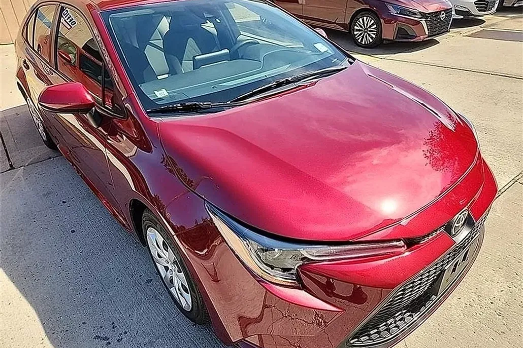 2022 Toyota Corolla LE photo 1
