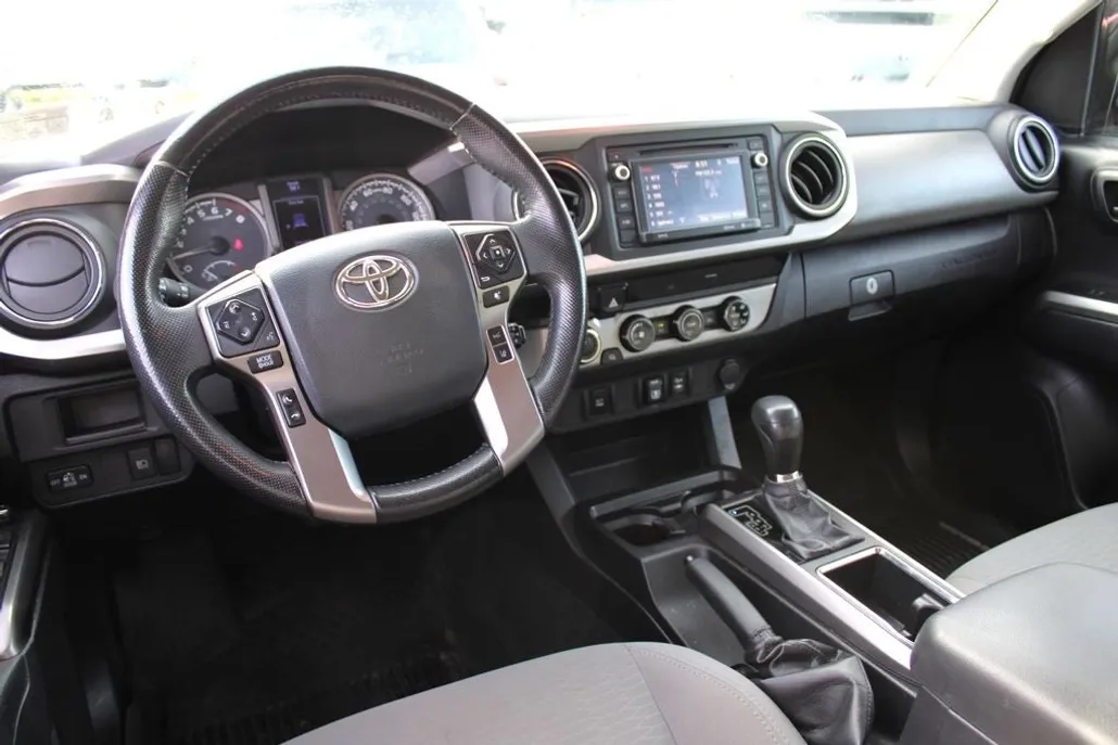 2018 Toyota Tacoma V6 photo 1