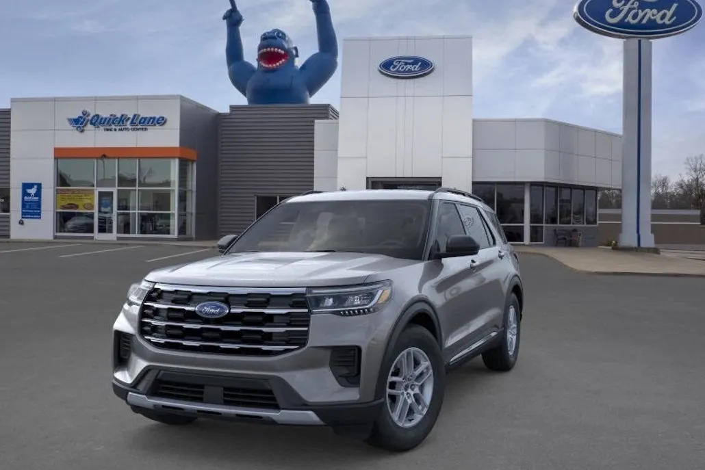 2025 Ford Explorer photo 1