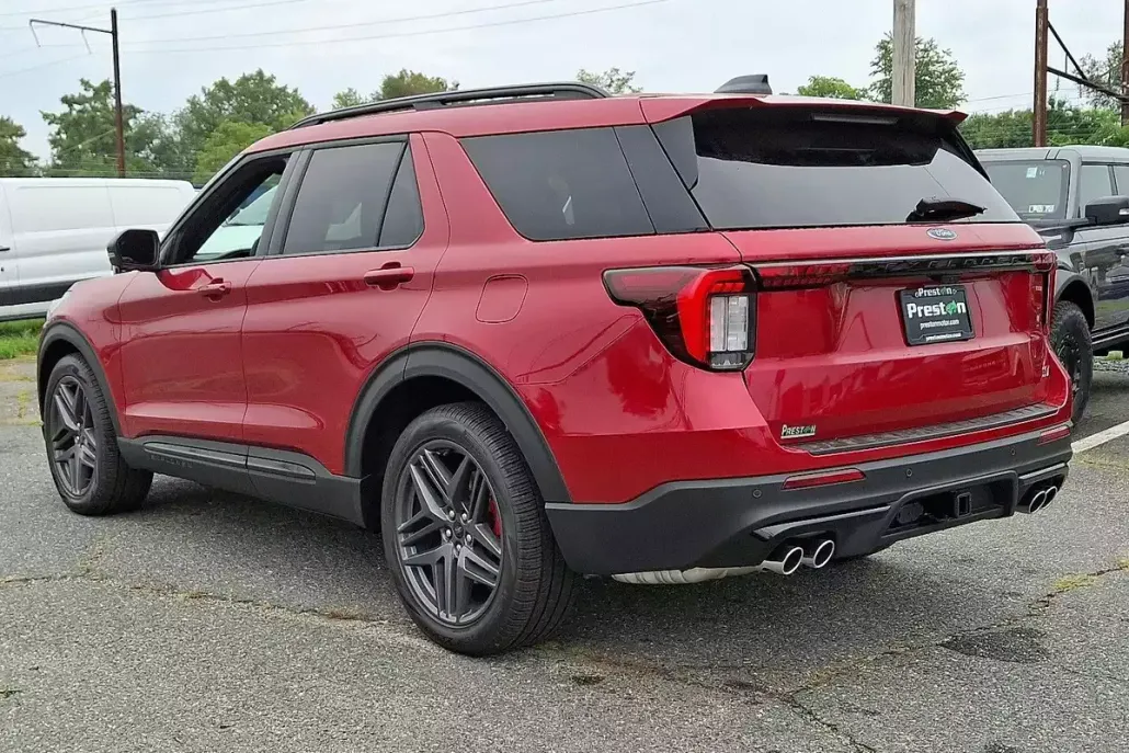 2025 Ford Explorer ST photo 1