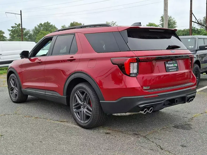 2025 Ford Explorer ST photo 1