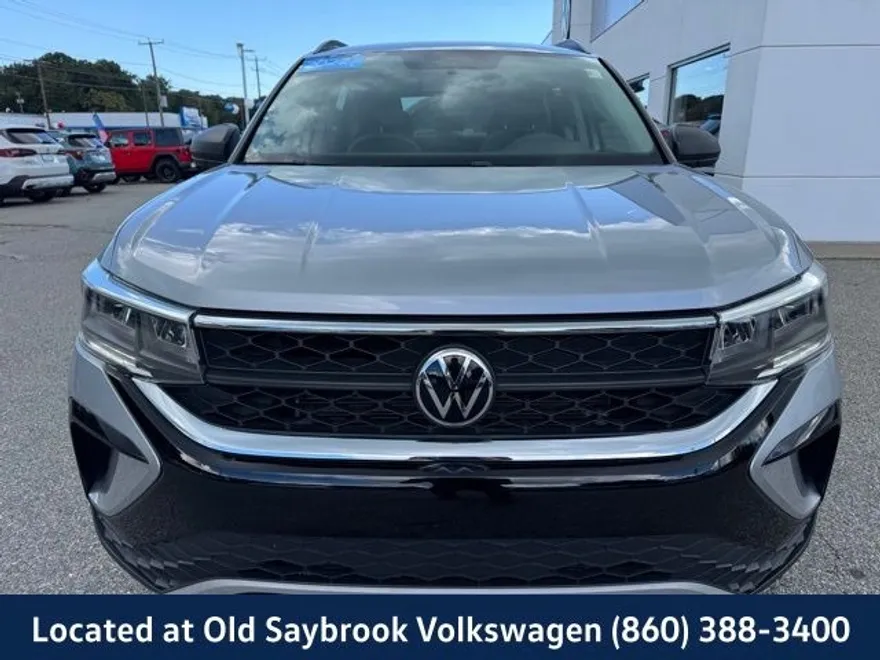 2022 Volkswagen Taos SE photo 1