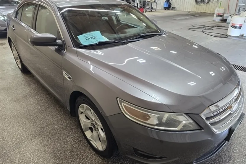 2012 Ford Taurus SEL photo 1