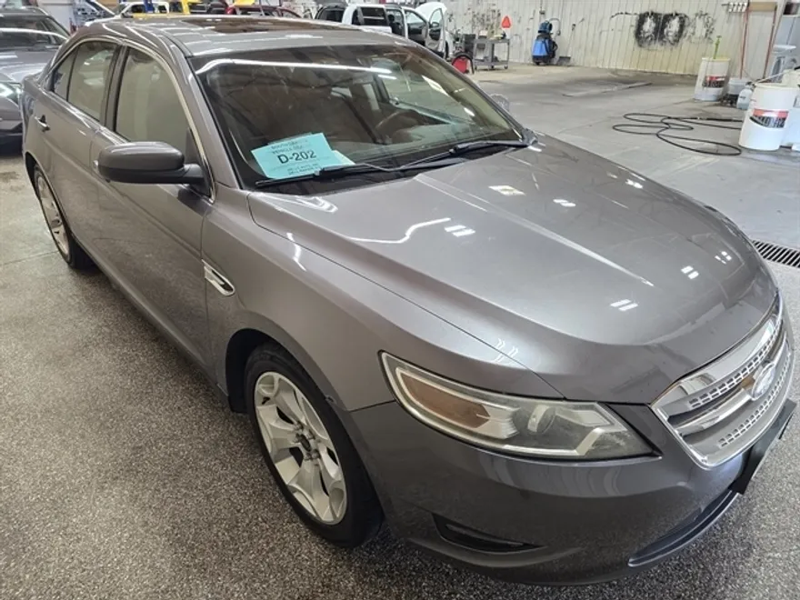2012 Ford Taurus SEL photo 1