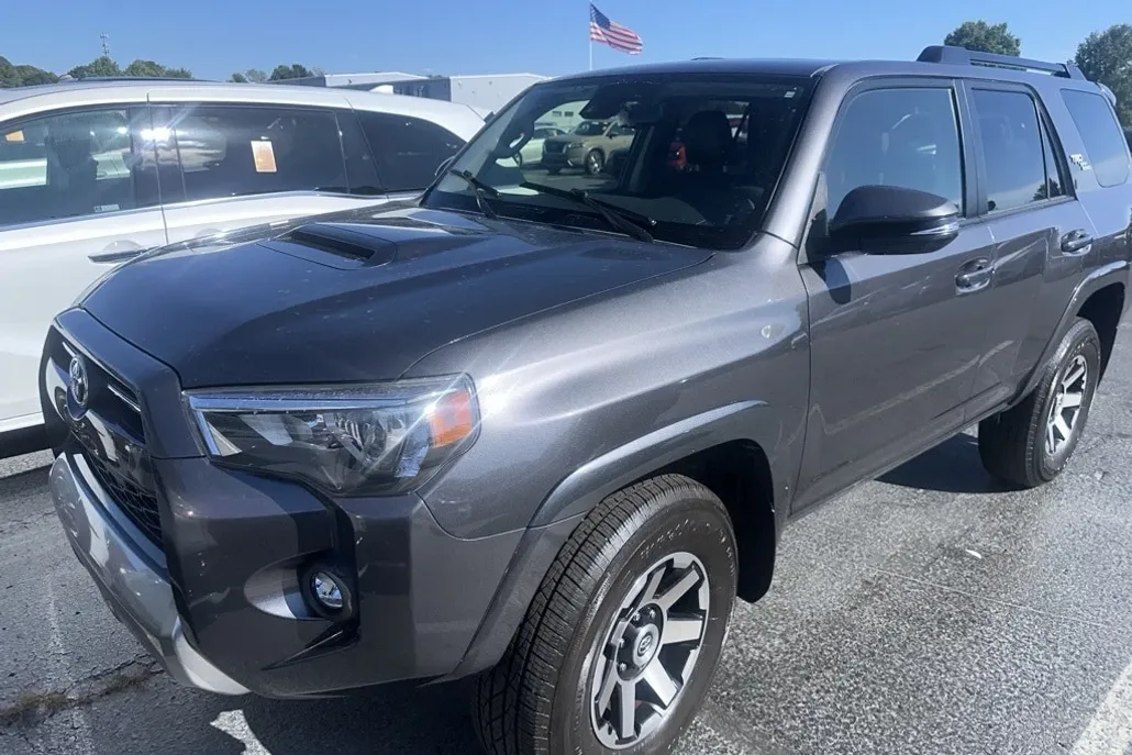 2021 Toyota 4Runner TRD Off-Road Premium photo 1