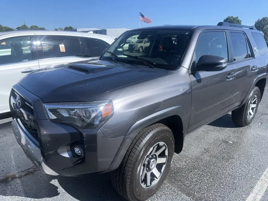 2021 Toyota 4Runner TRD Off-Road Premium photo 1