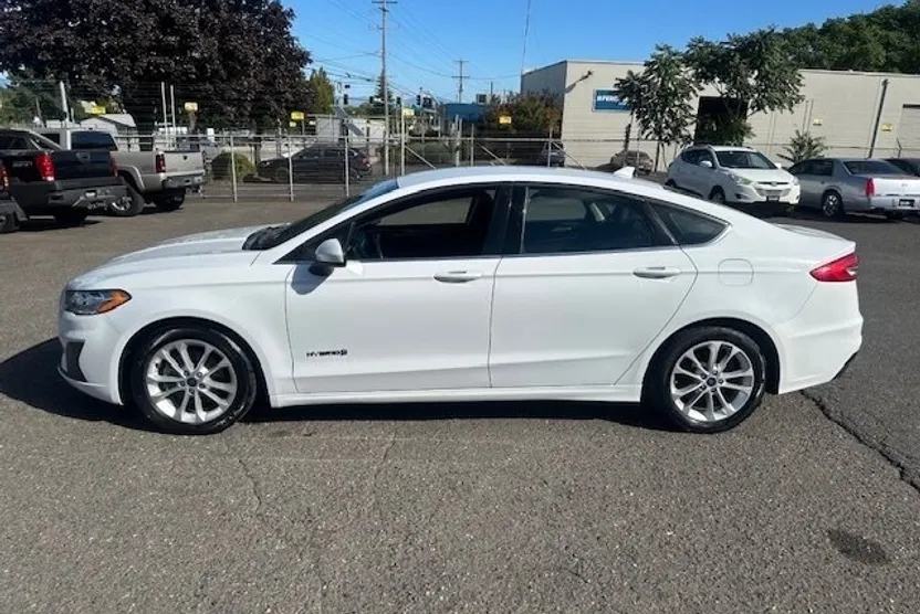 2019 Ford Fusion SE Hybrid photo 1