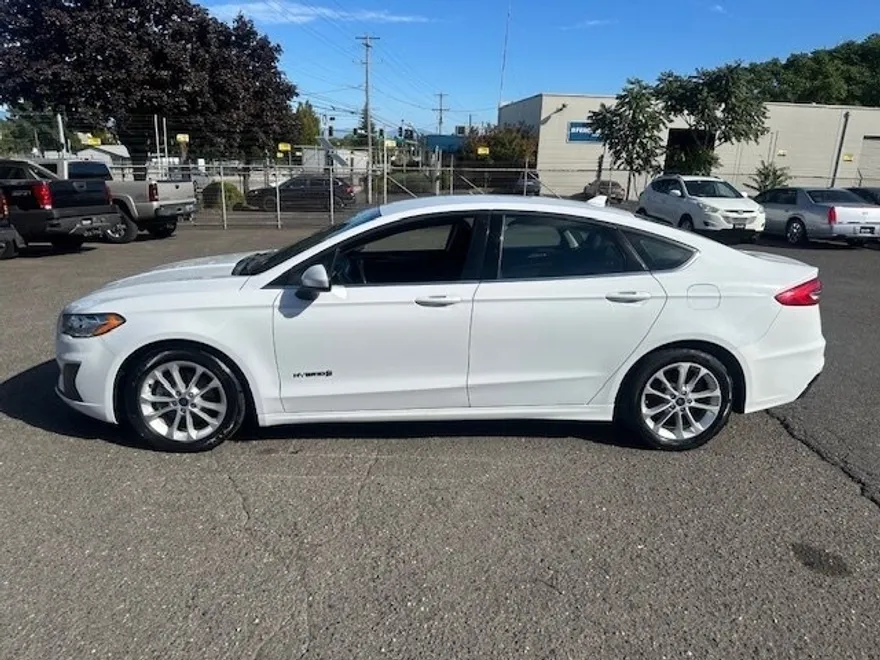 2019 Ford Fusion SE Hybrid photo 1