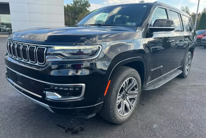 2023 Jeep Wagoneer L Series II photo 1