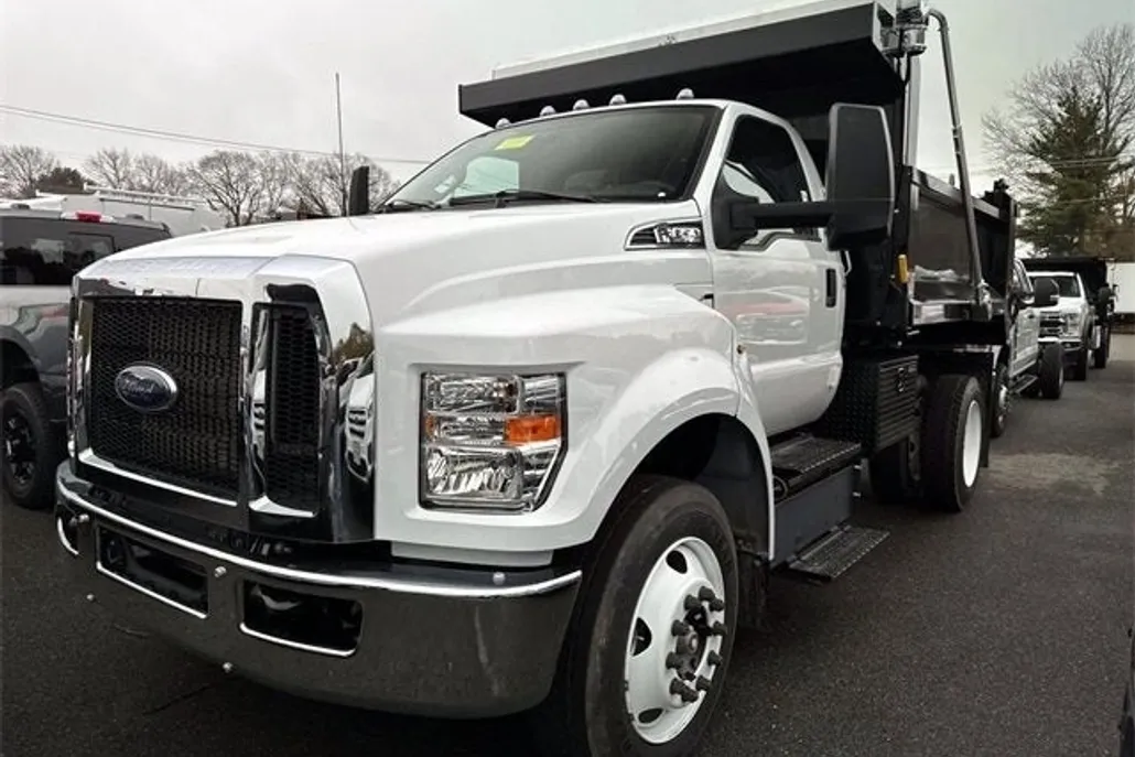 2025 Ford F-650 SuperCab photo 1