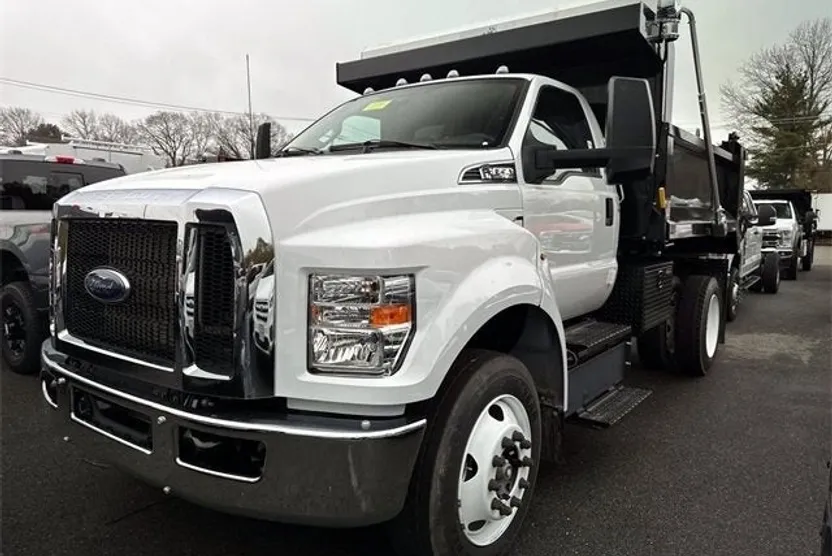 2025 Ford F-650 SuperCab photo 1