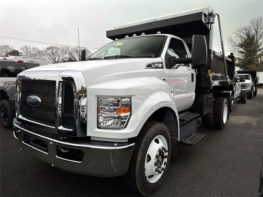 2025 Ford F-650 SuperCab photo 1