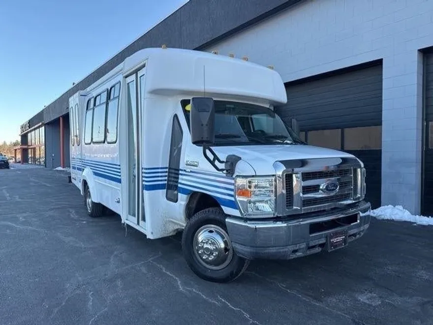 2011 Ford E-350 photo 1