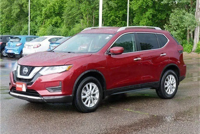2018 Nissan Rogue SV photo 1