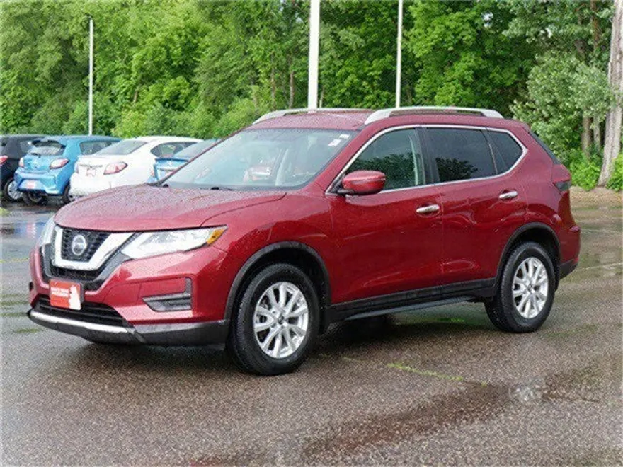 2018 Nissan Rogue SV photo 1