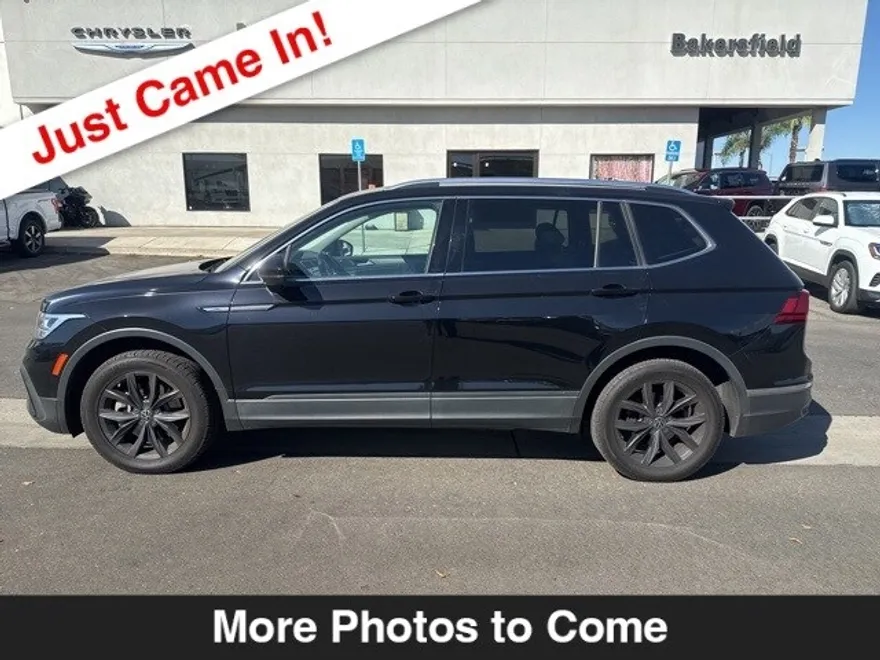 2022 Volkswagen Tiguan SE photo 1