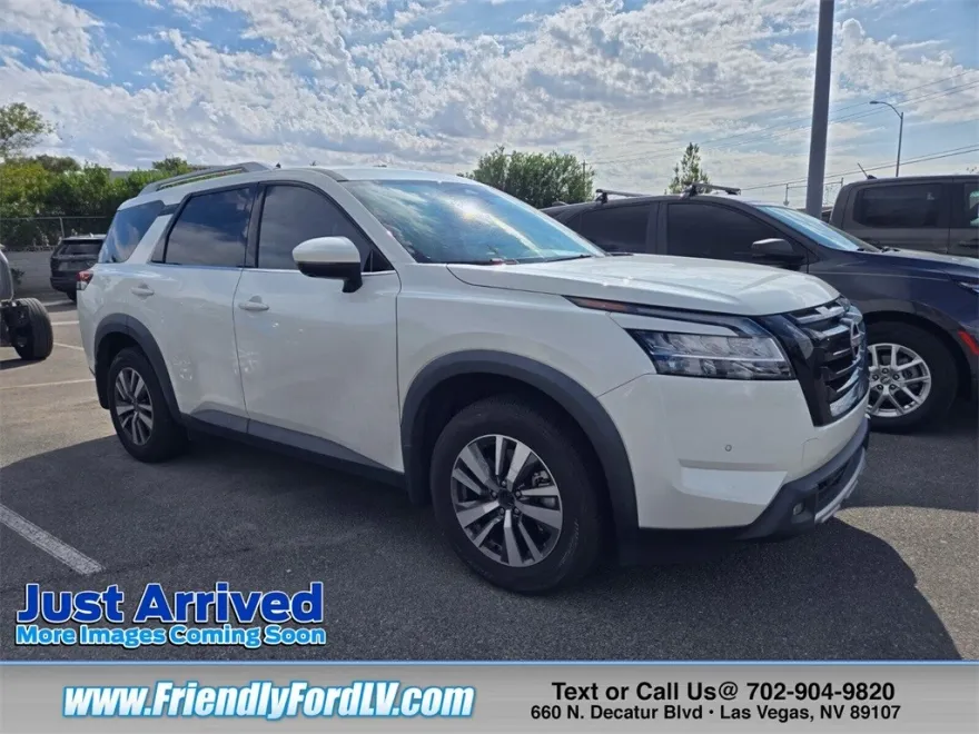 2022 Nissan Pathfinder SL photo 1