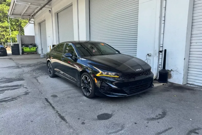 2022 Kia K5 GT-Line photo 1