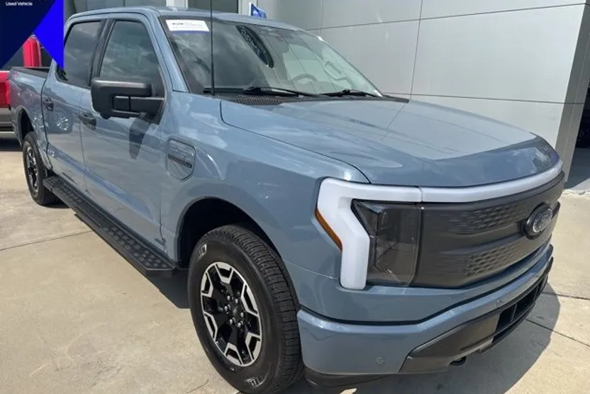 2023 Ford F-150 Lightning XLT photo 1