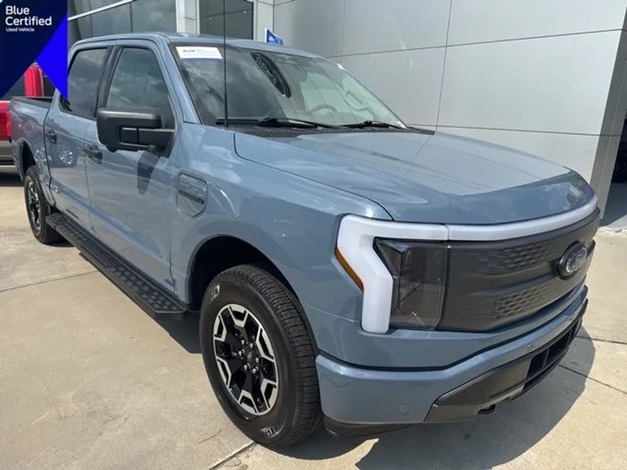 2023 Ford F-150 Lightning XLT photo 1