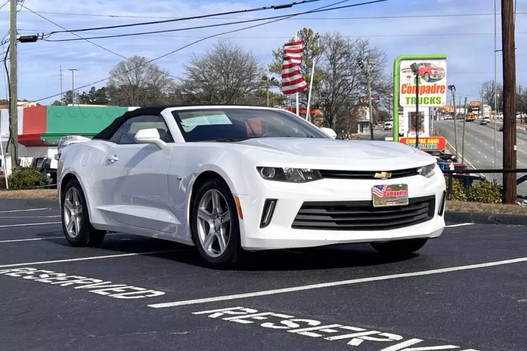 2017 Chevrolet Camaro 1LT photo 1