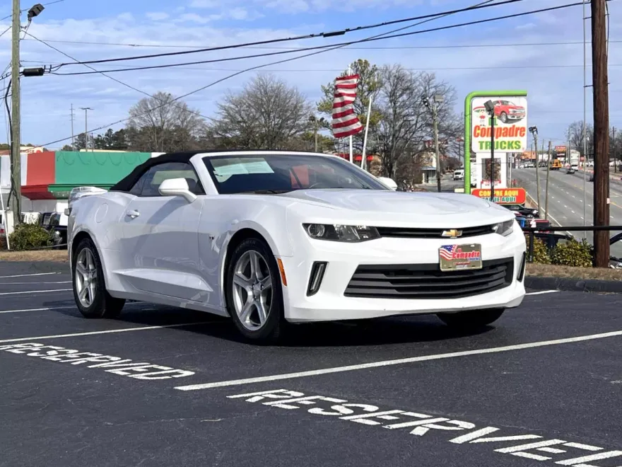 2017 Chevrolet Camaro 1LT photo 1