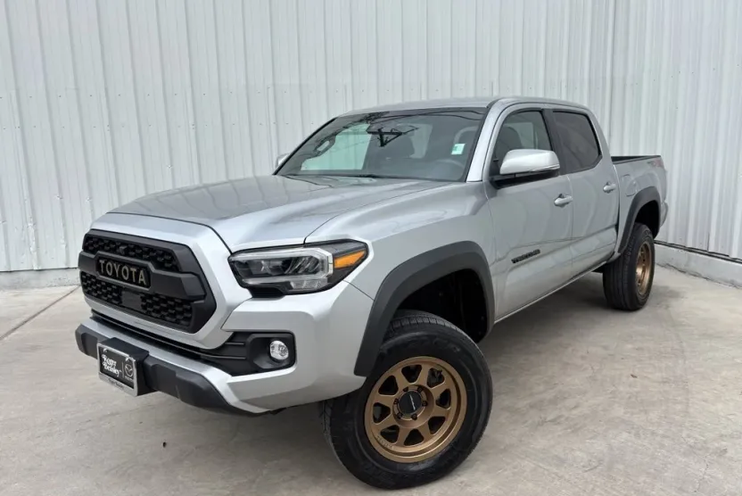 2023 Toyota Tacoma TRD Off-Road 4x4 photo 1
