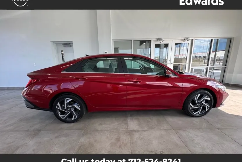 2024 Hyundai Elantra Limited photo 1