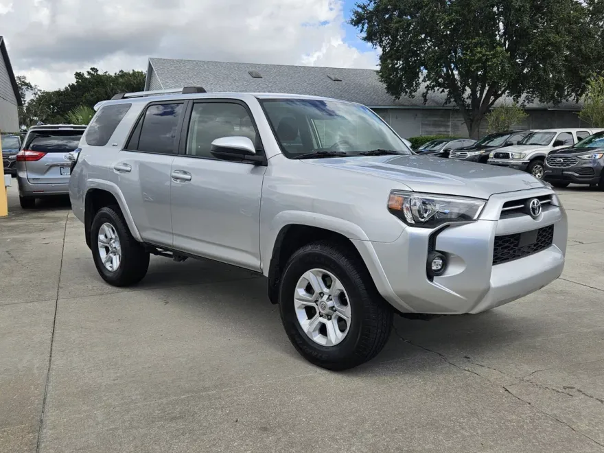 2021 Toyota 4Runner SR5 photo 1