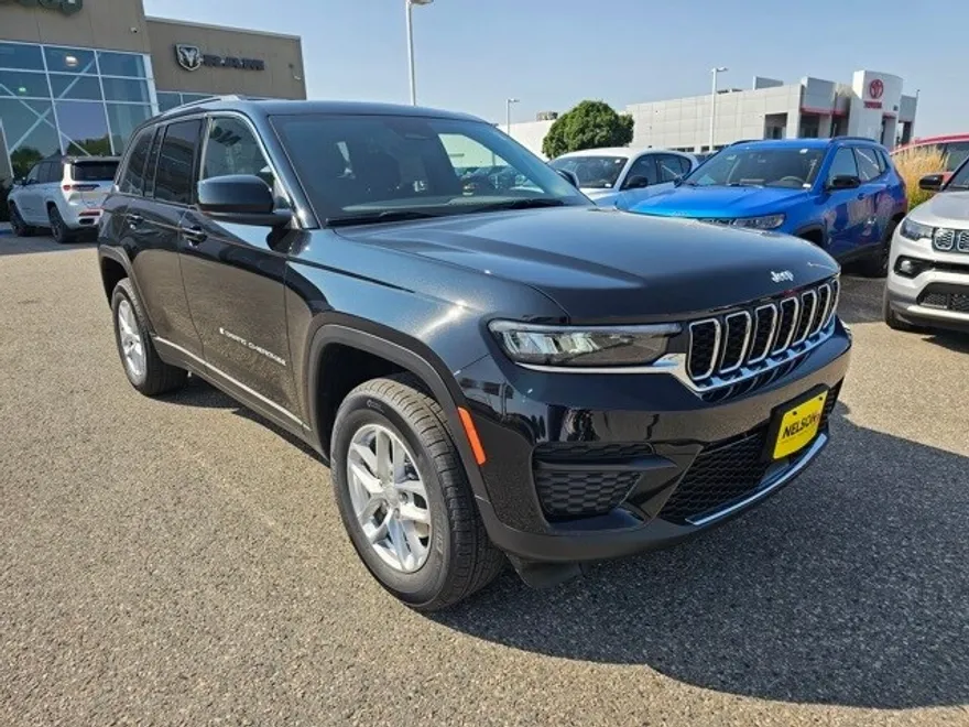 2025 Jeep Grand Cherokee Laredo photo 1