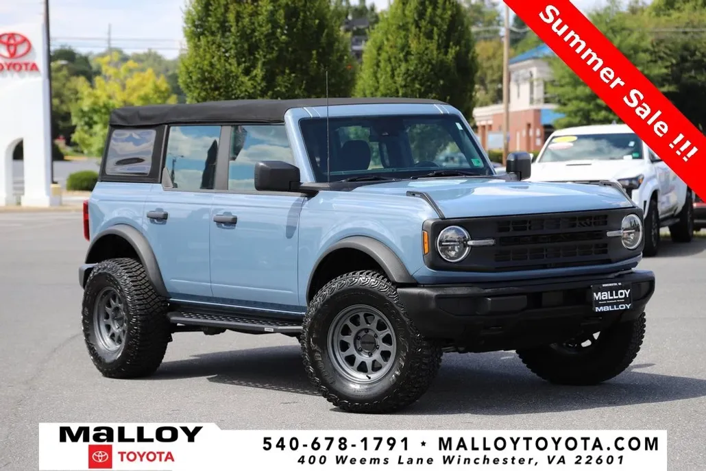 2023 Ford Bronco Base photo 1