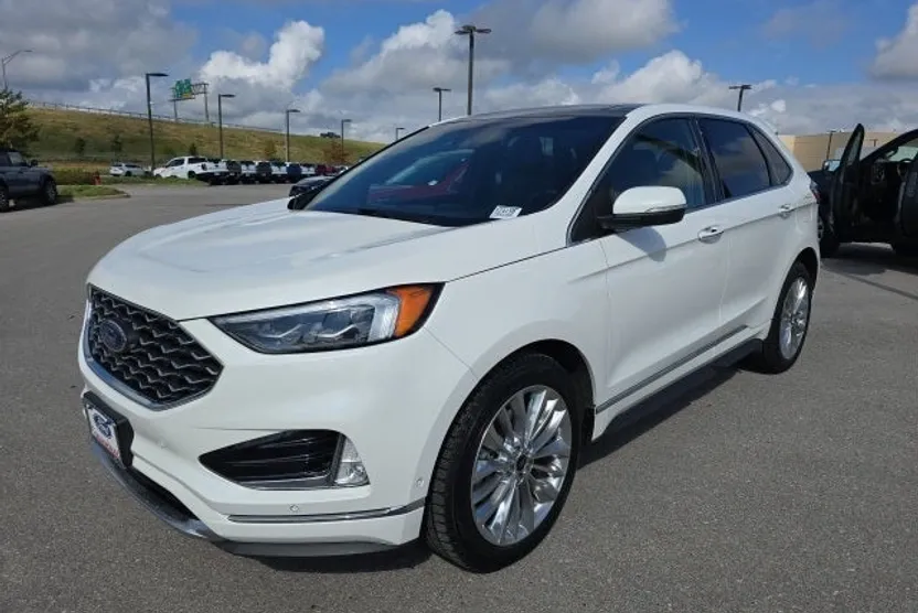 2020 Ford Edge Titanium photo 1