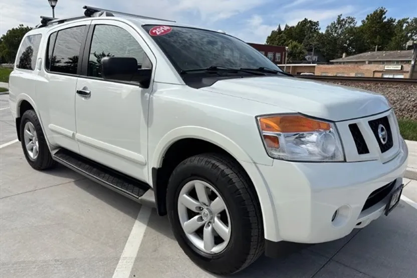 2014 Nissan Armada SV photo 1