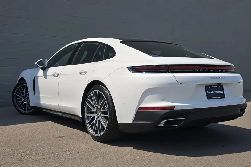 2025 Porsche Panamera 4 photo 1