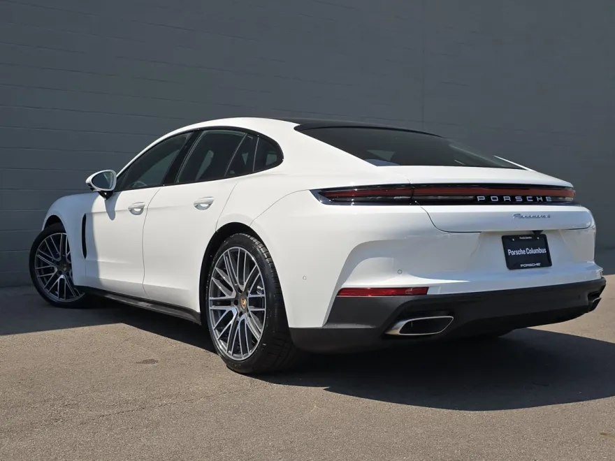 2025 Porsche Panamera 4 photo 1