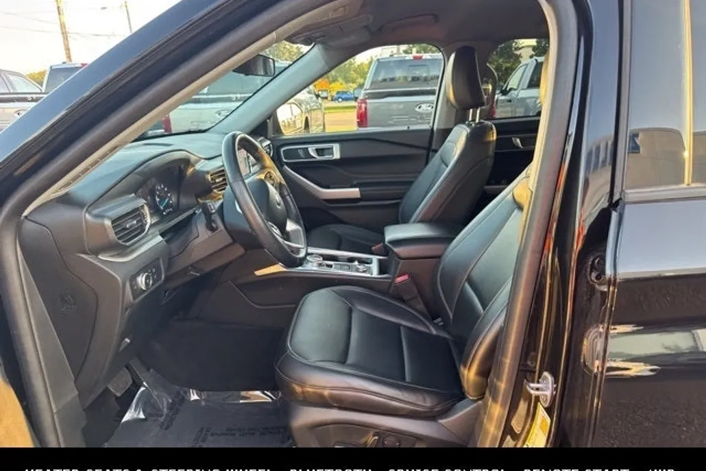 2022 Ford Explorer XLT photo 1