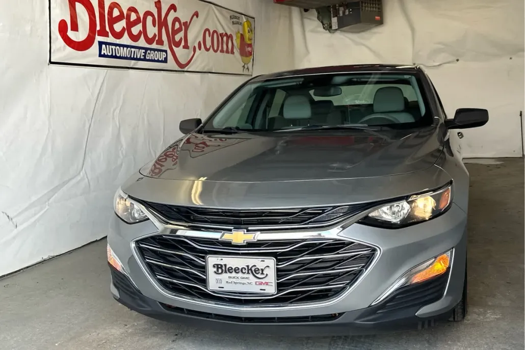 2023 Chevrolet Malibu LS photo 1