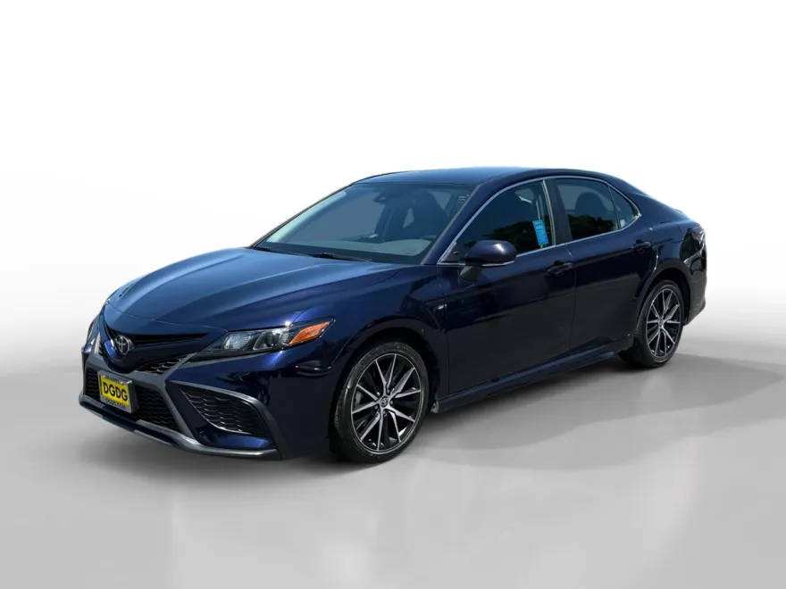2022 Toyota Camry SE photo 1